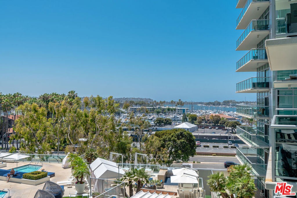 13700 Marina Pointe Drive 630 Property Photo 10
