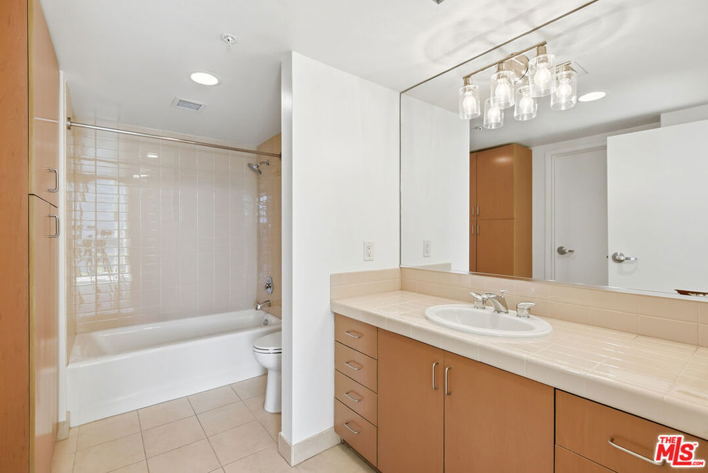 13700 Marina Pointe Drive 630 Property Photo 18