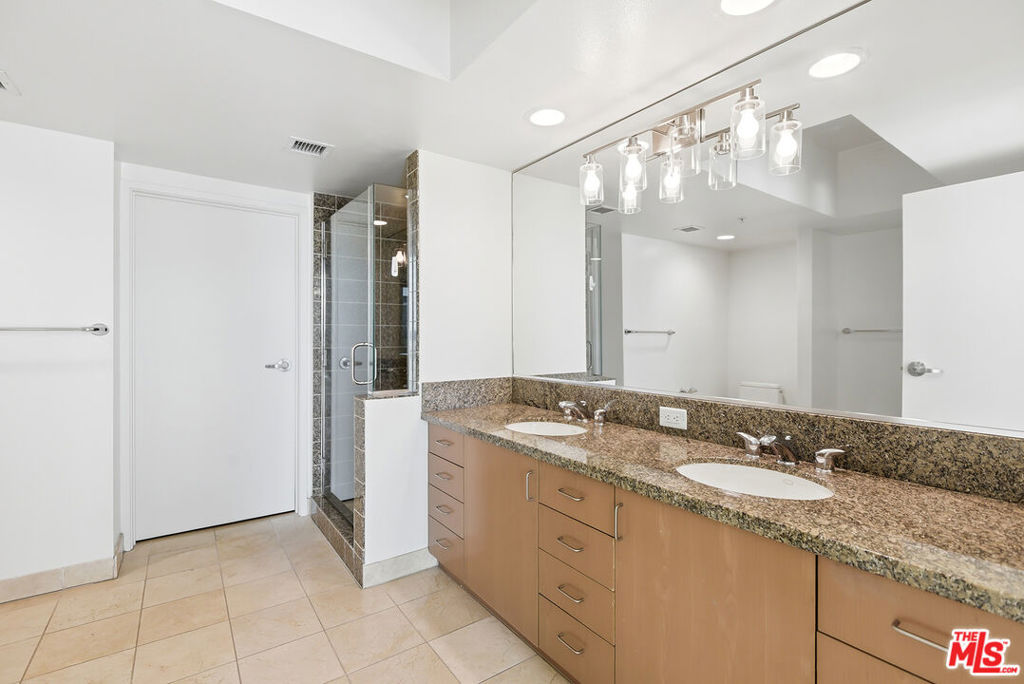 13700 Marina Pointe Drive 630 Property Photo 22