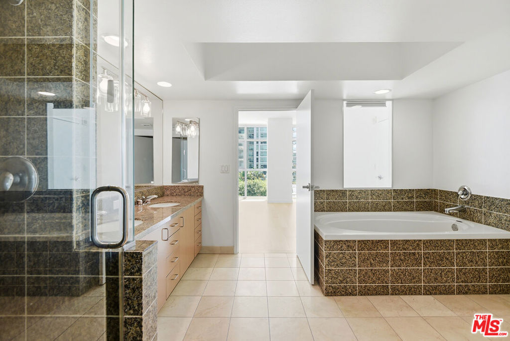13700 Marina Pointe Drive 630 Property Photo 23