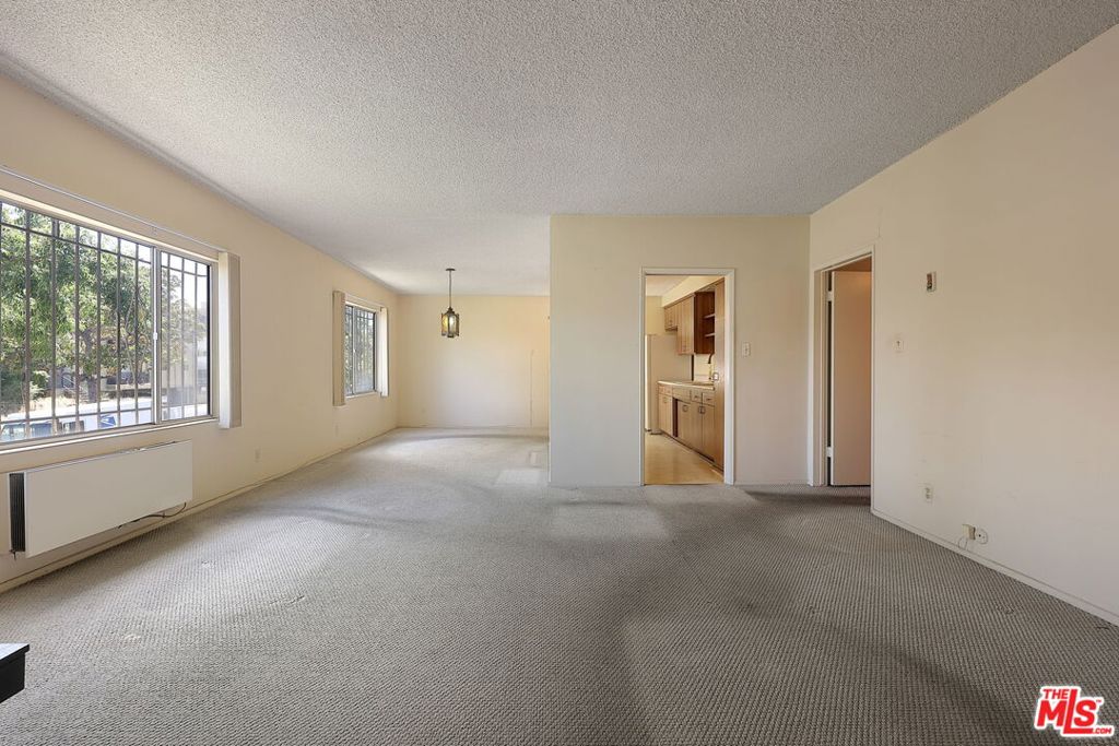 5025 Maplewood Avenue 14 Property Photo 8