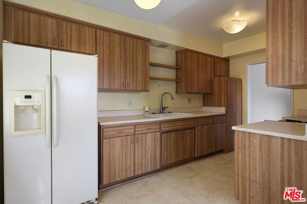 5025 Maplewood Avenue 14 Property Photo 15