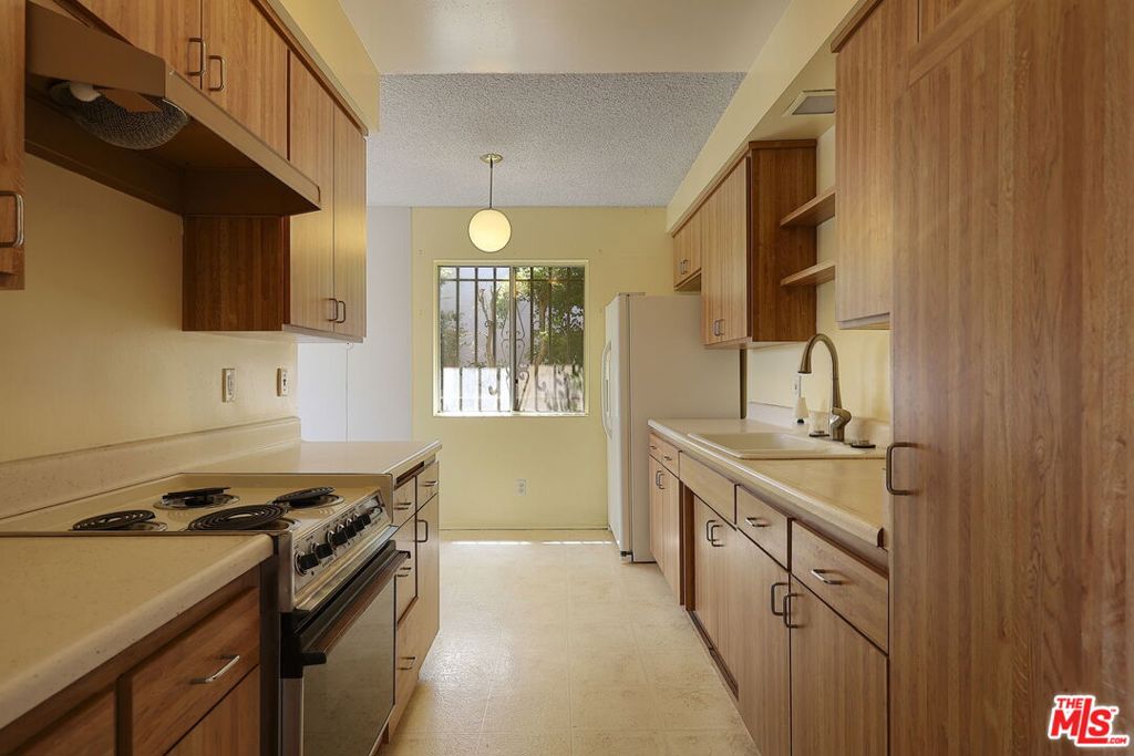 5025 Maplewood Avenue 14 Property Photo 16