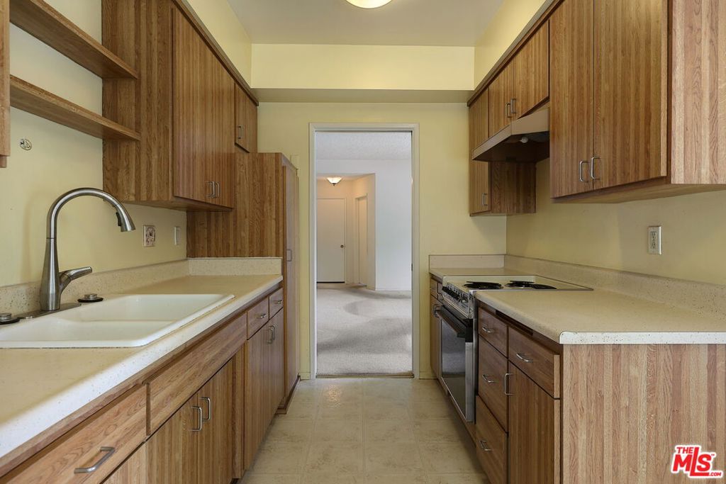 5025 Maplewood Avenue 14 Property Photo 17