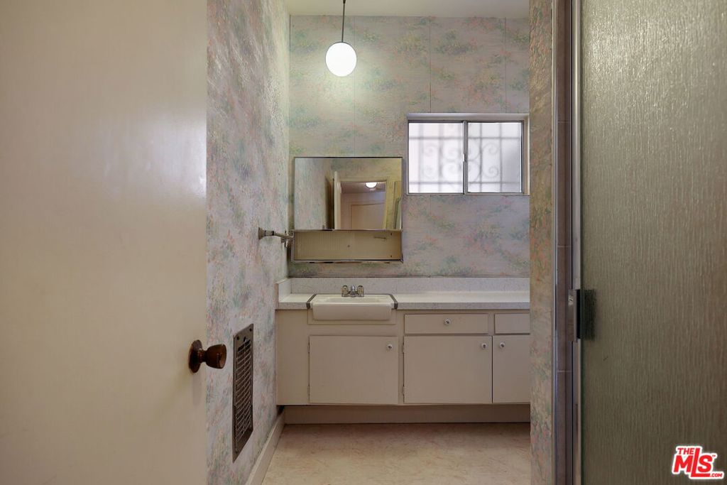 5025 Maplewood Avenue 14 Property Photo 22
