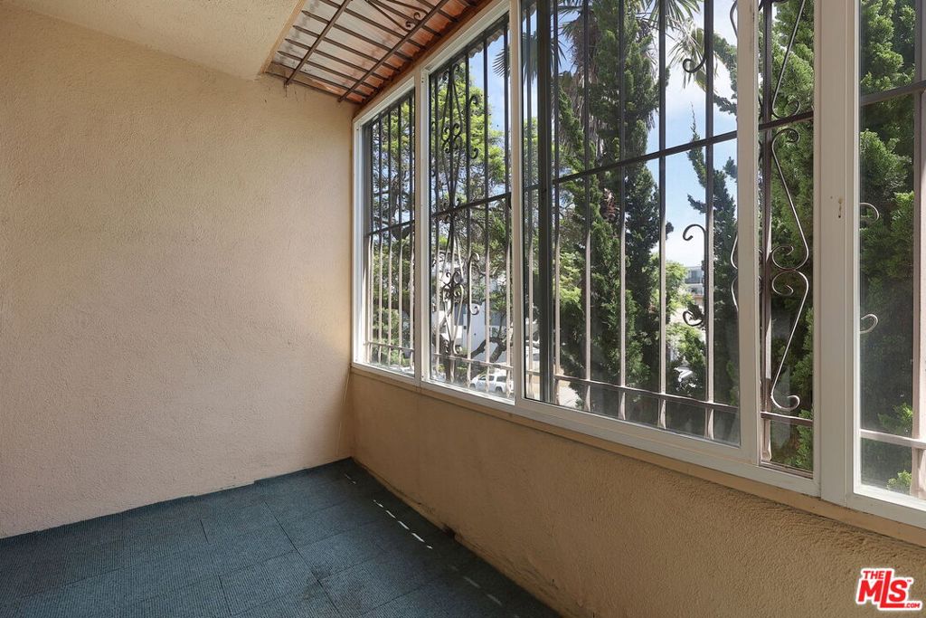 5025 Maplewood Avenue 14 Property Photo 24