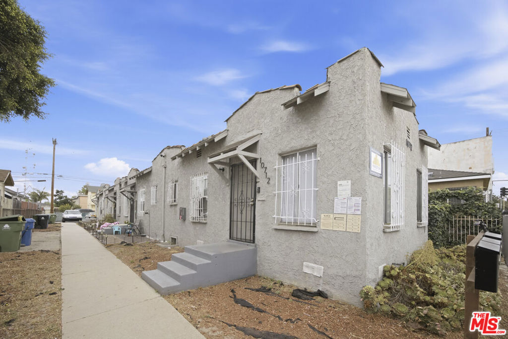 10712 S Broadway Property Photo 2