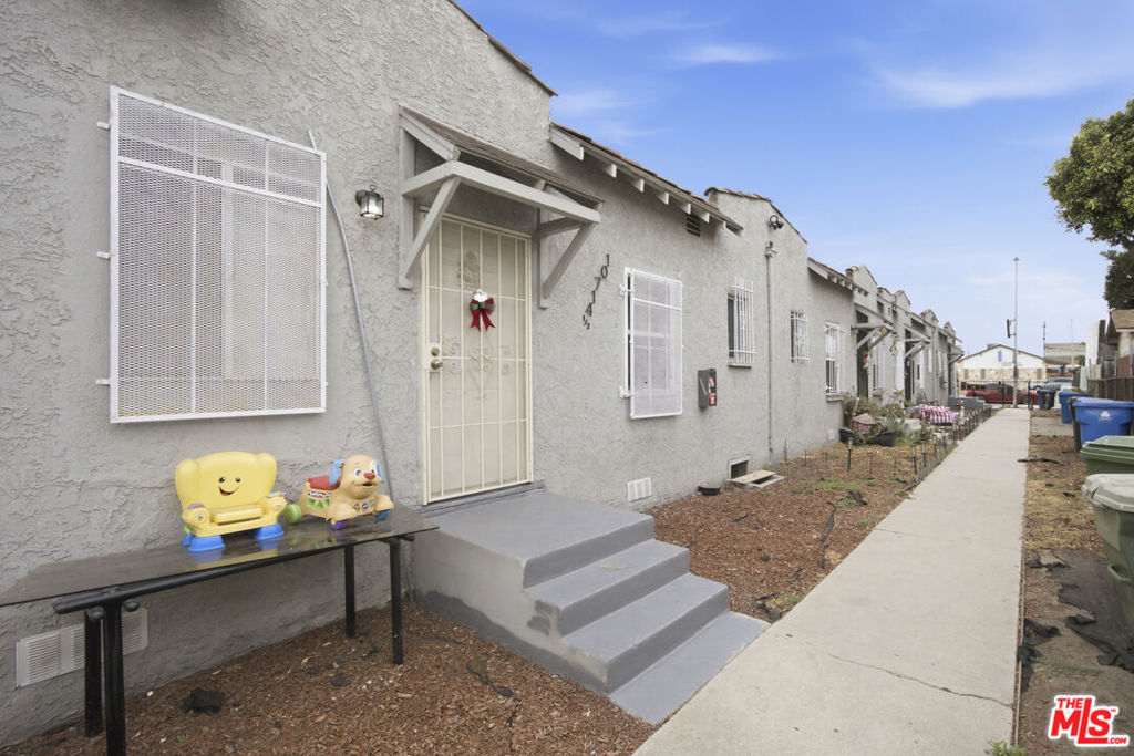 10712 S Broadway Property Photo 3
