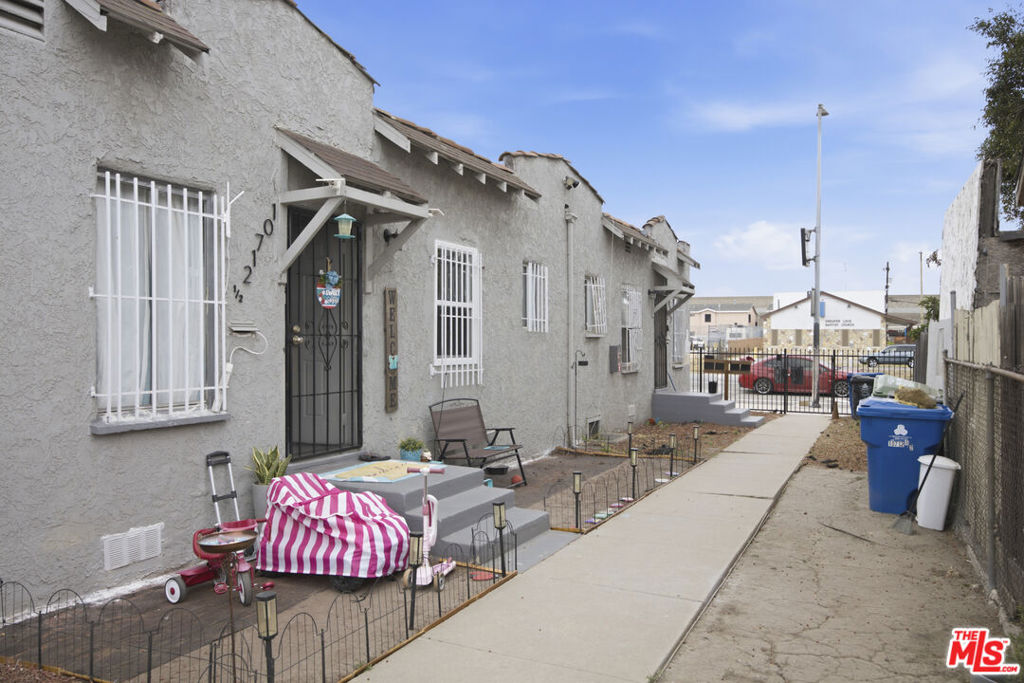 10712 S Broadway Property Photo 4