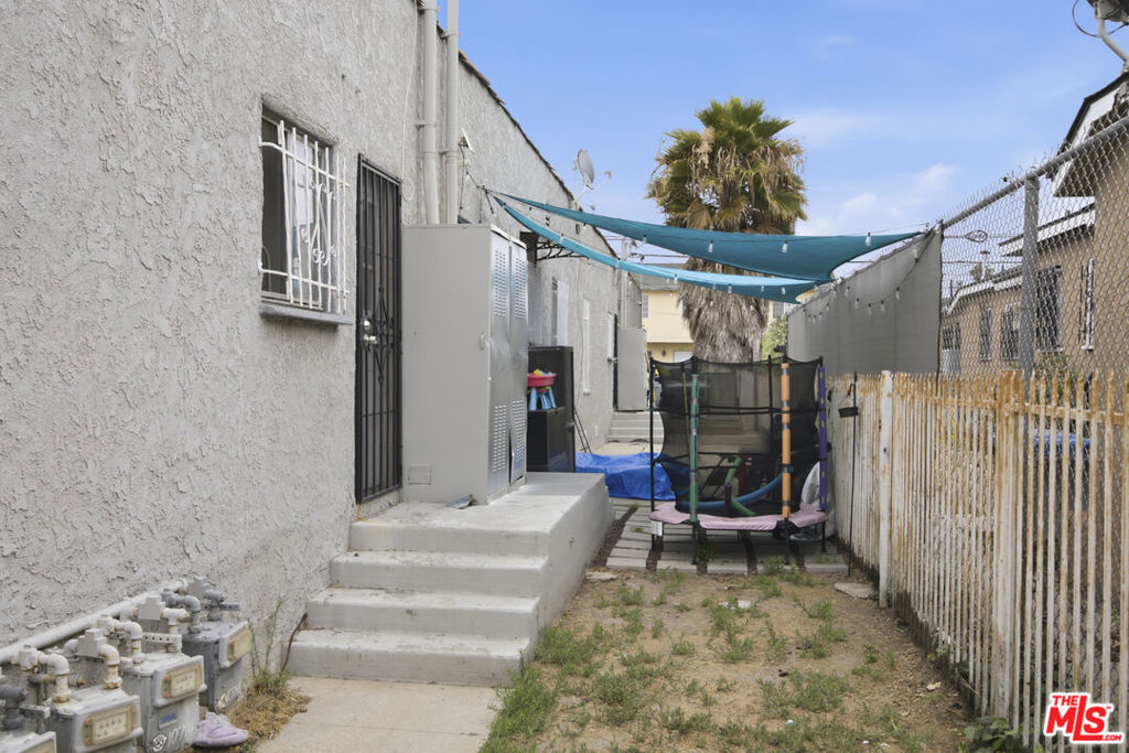 10712 S Broadway Property Photo 7