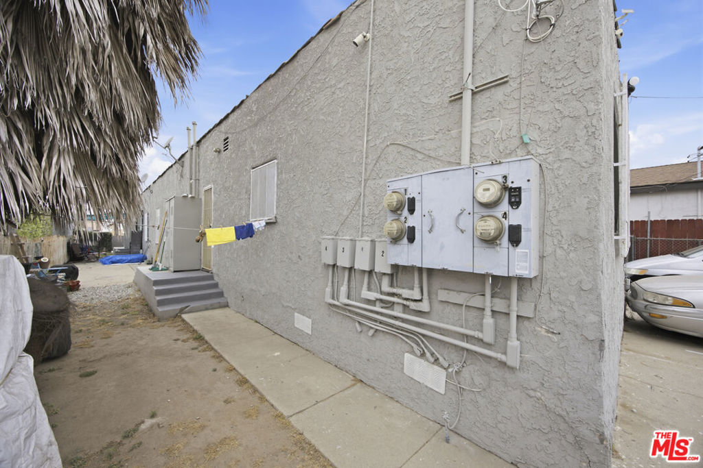 10712 S Broadway Property Photo 8