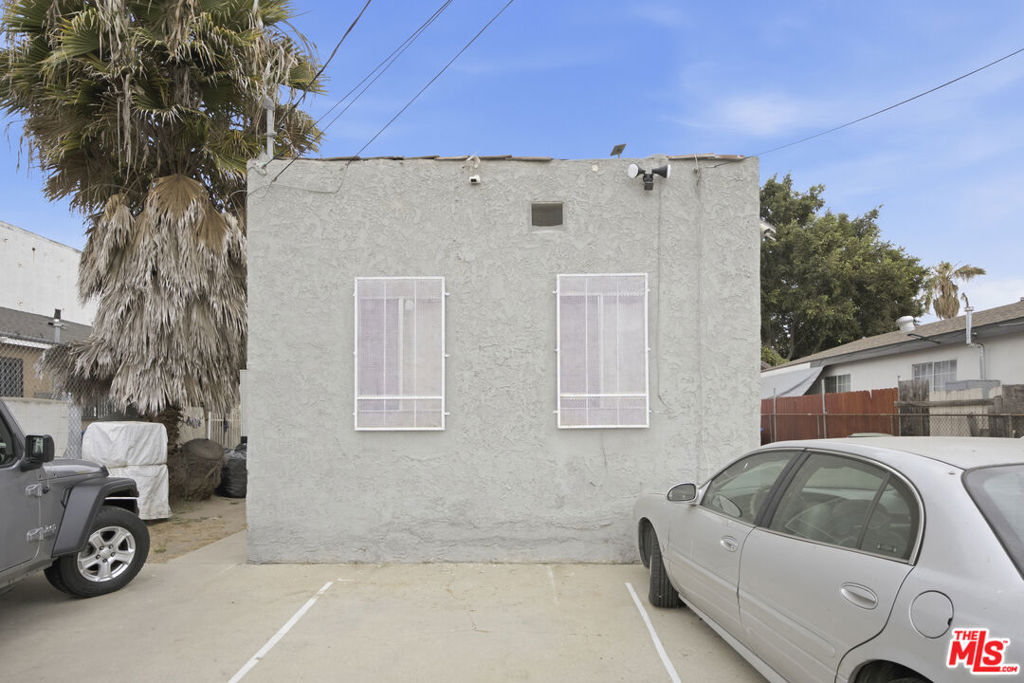 10712 S Broadway Property Photo 9