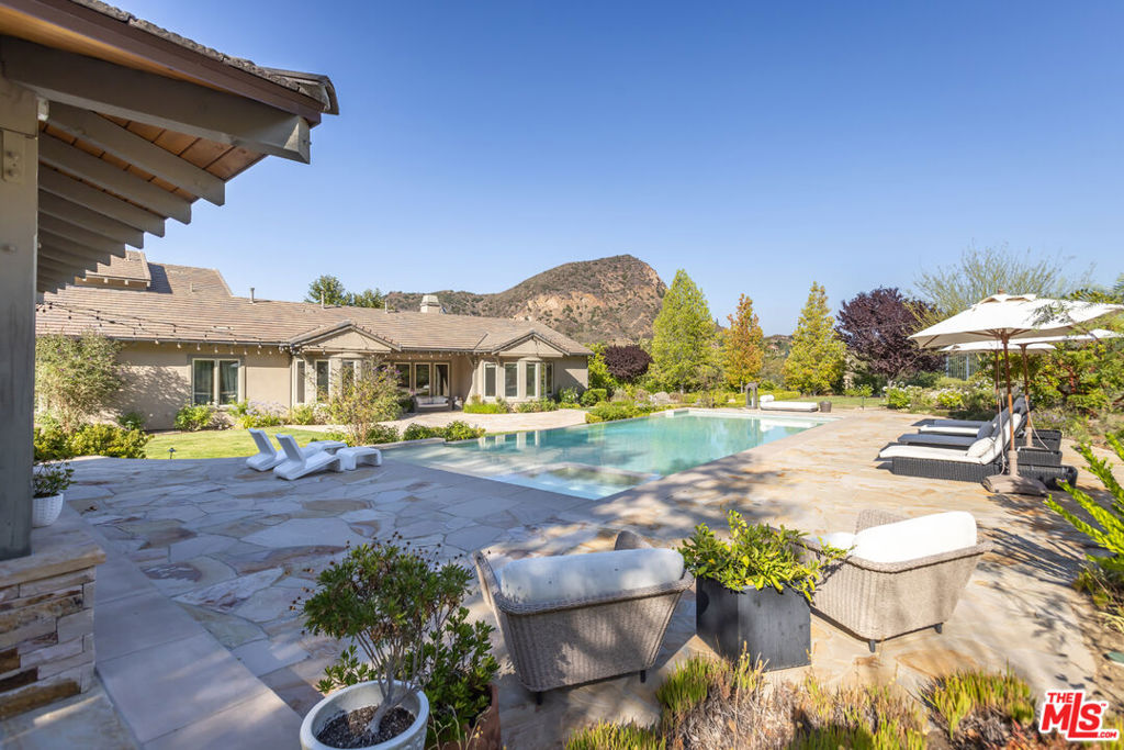 2052 Shadow Creek Drive Property Photo