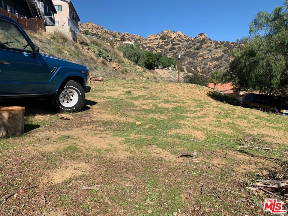 207 S La Gross Way Property Photo 3