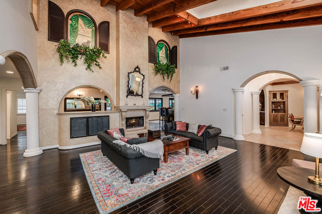 4063 Benedict Canyon Drive Property Photo 11