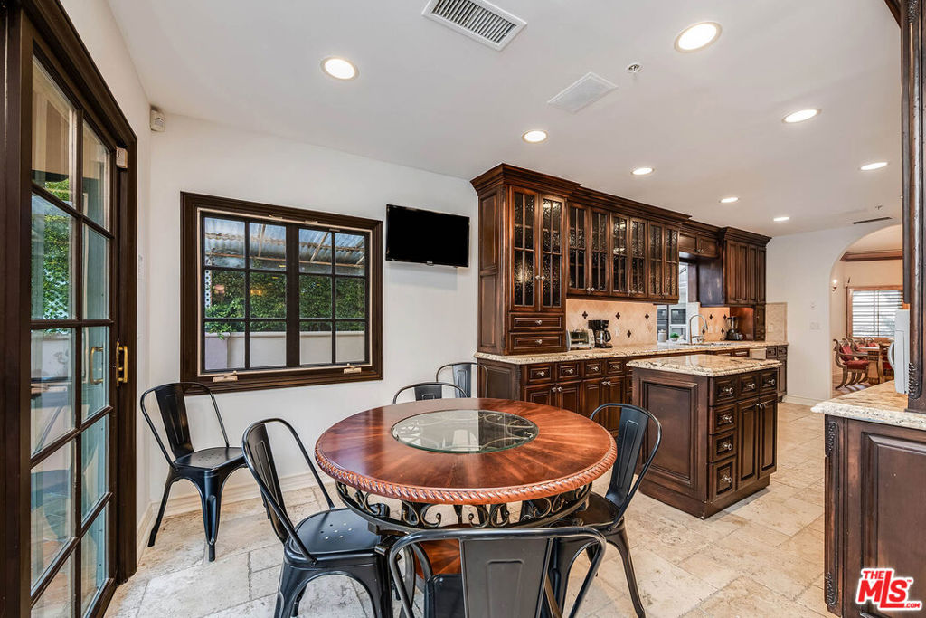 4063 Benedict Canyon Drive Property Photo 17