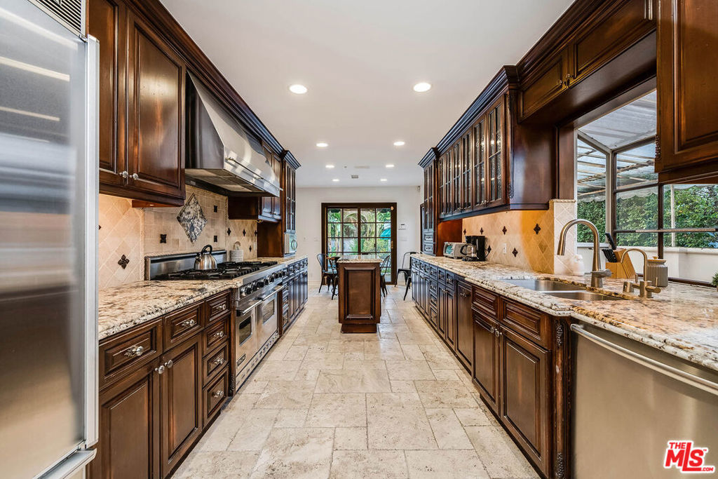 4063 Benedict Canyon Drive Property Photo 18