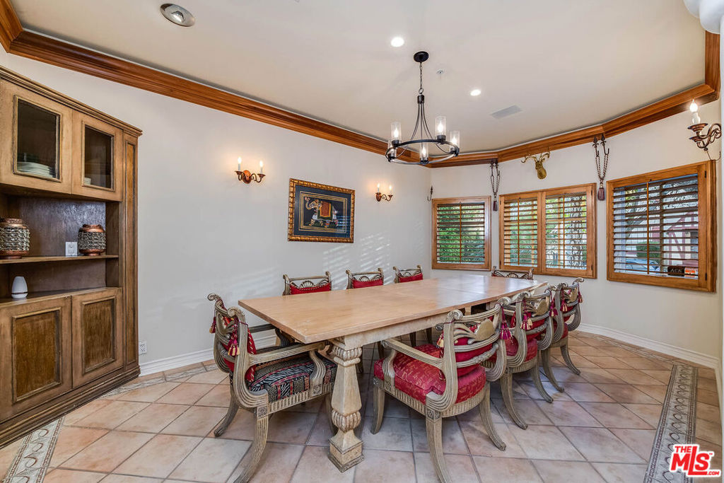 4063 Benedict Canyon Drive Property Photo 19