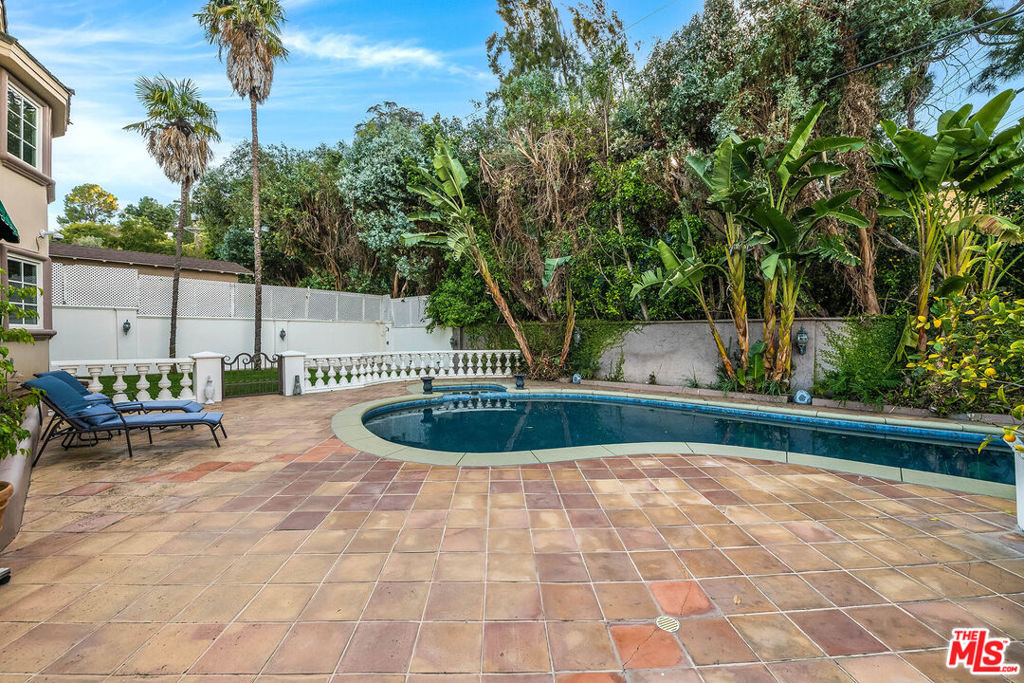 4063 Benedict Canyon Drive Property Photo 25