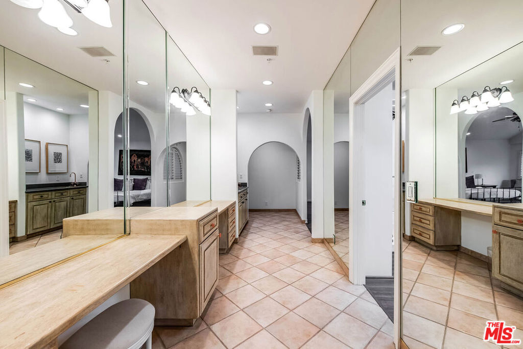 4063 Benedict Canyon Drive Property Photo 48