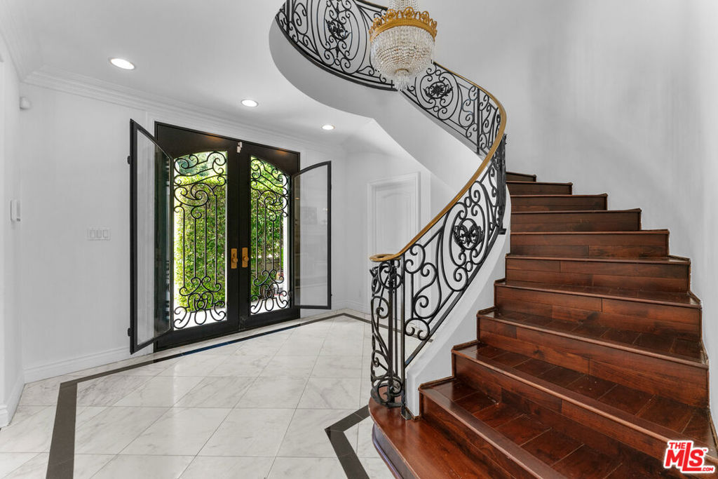 10914 Bellagio Road Property Photo 3