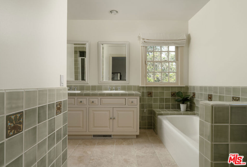 663 Lilac Drive Property Photo 18