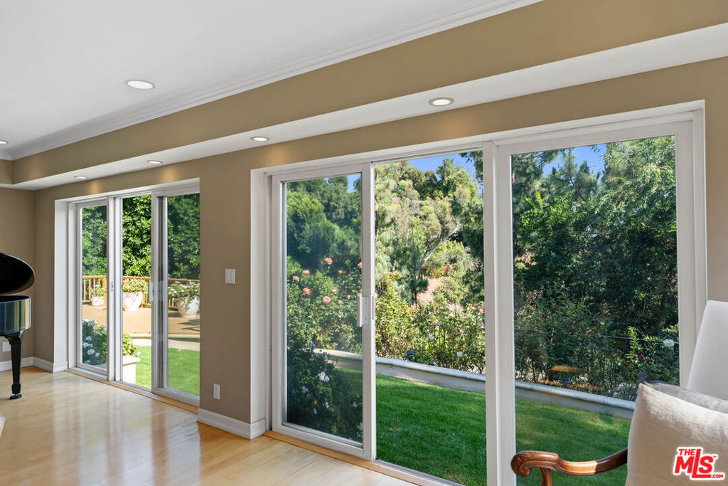 12750 Mulholland Drive Property Photo 6