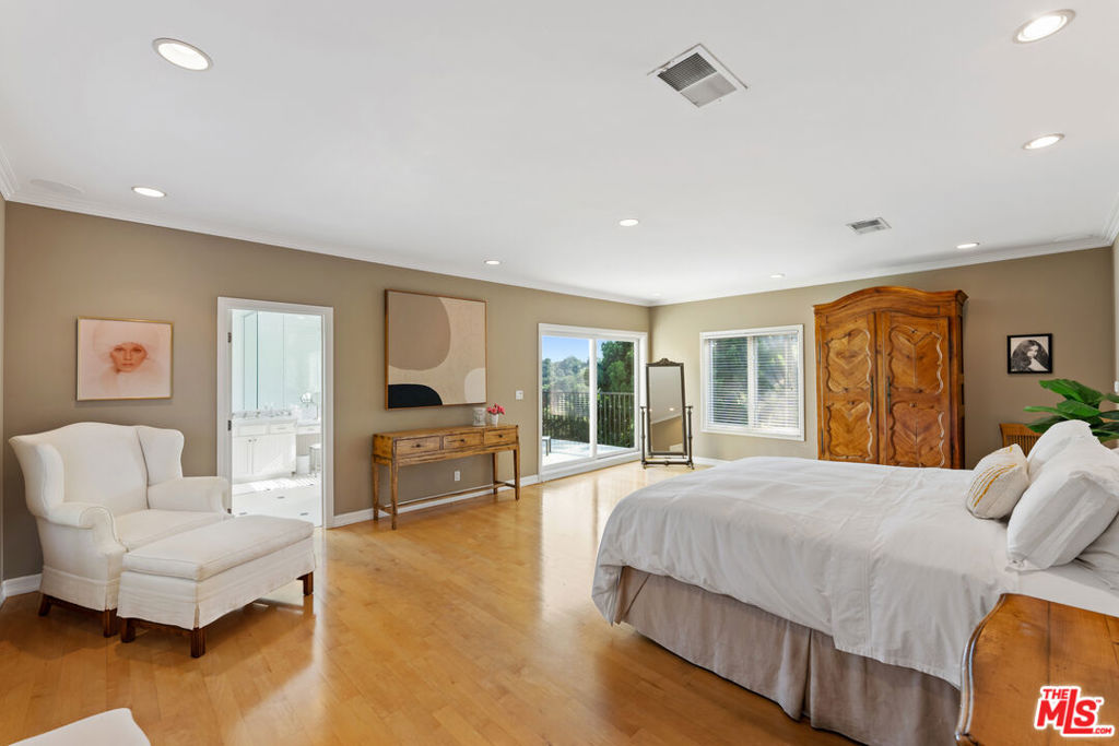 12750 Mulholland Drive Property Photo 14