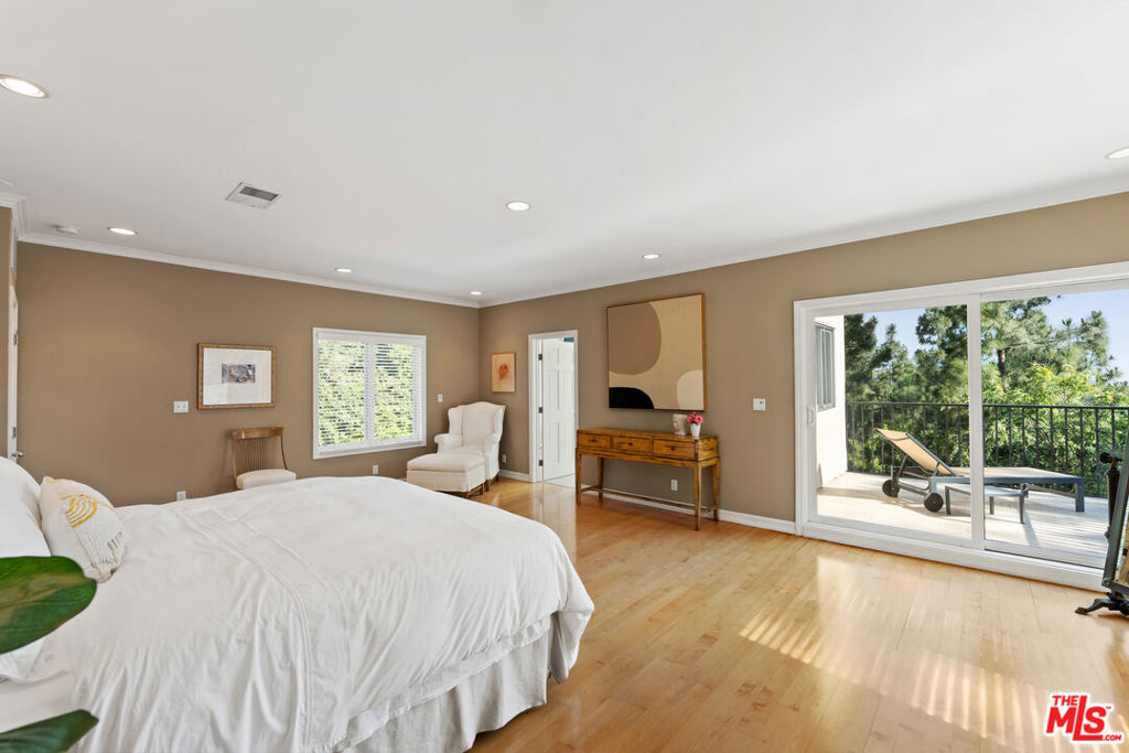 12750 Mulholland Drive Property Photo 15