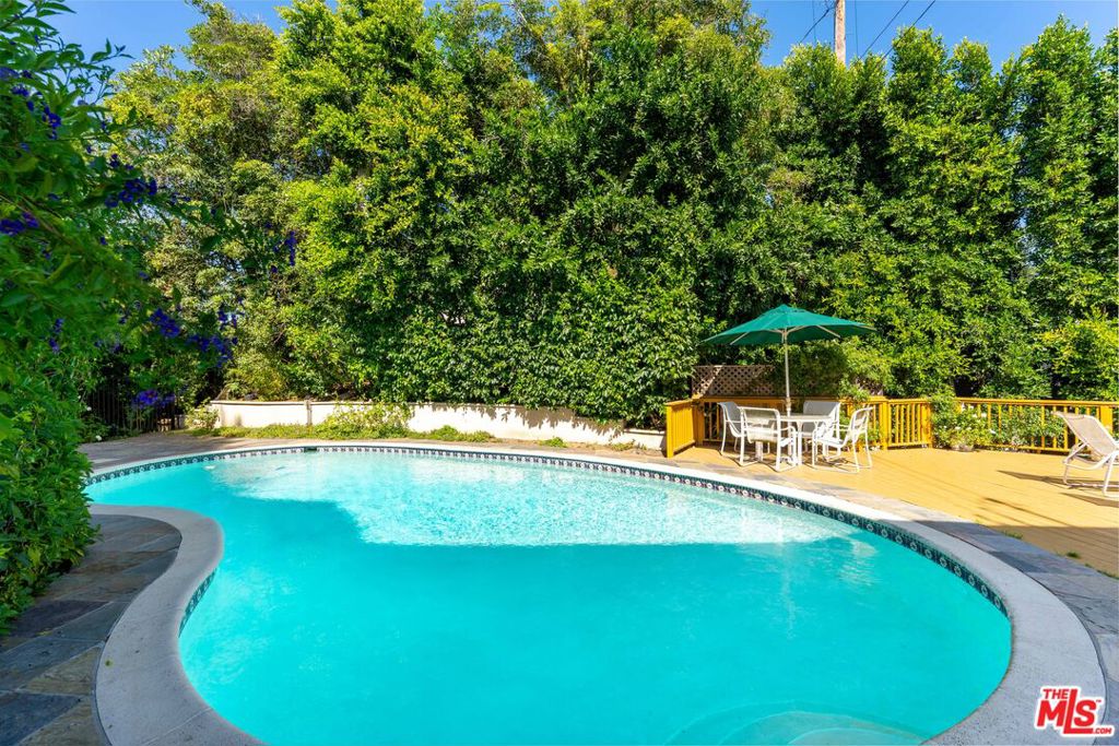 12750 Mulholland Drive Property Photo 31