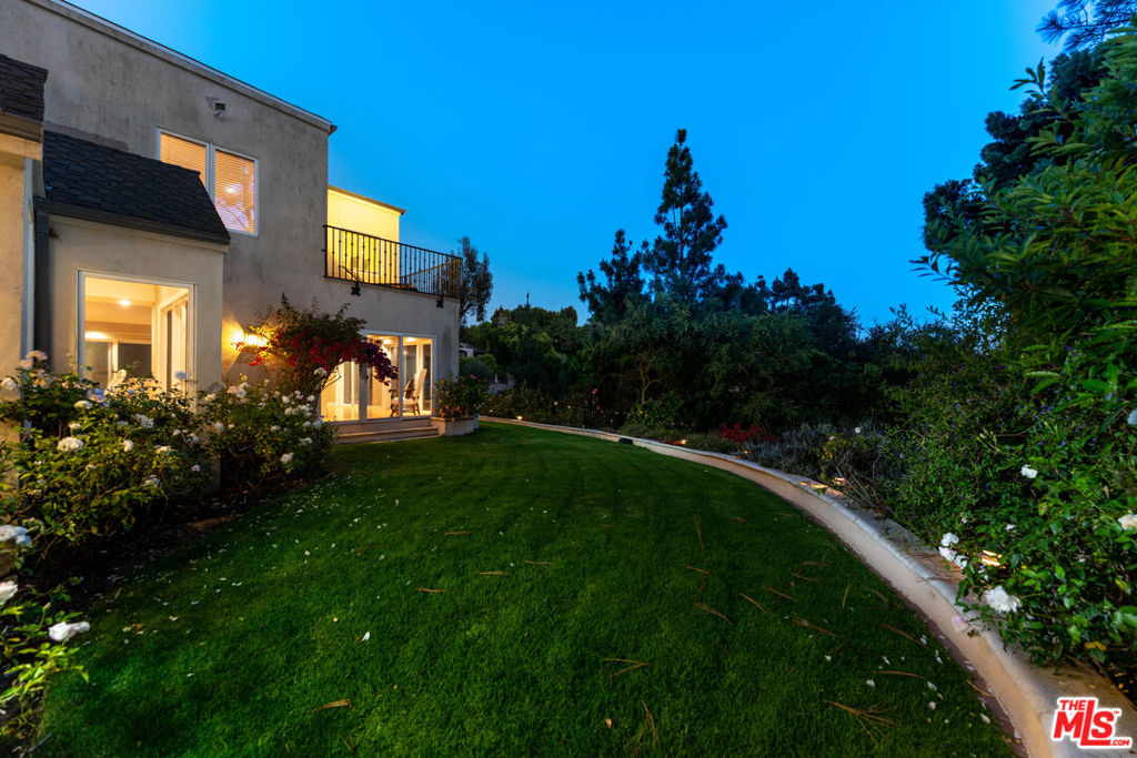 12750 Mulholland Drive Property Photo 33