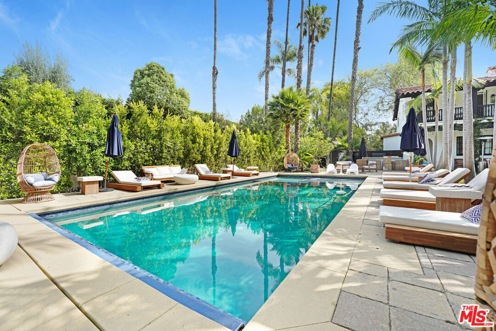 9451 Sunset Boulevard Property Photo 1