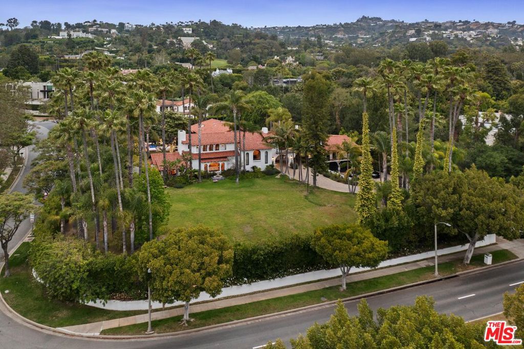 9451 Sunset Boulevard Property Photo 2