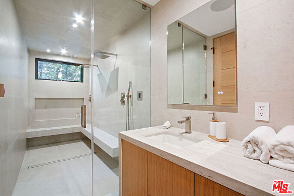 9451 Sunset Boulevard Property Photo 15