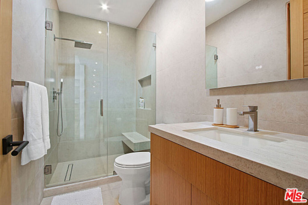 9451 Sunset Boulevard Property Photo 16