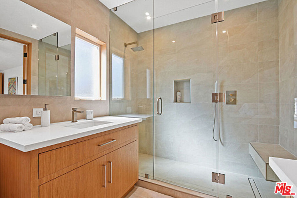9451 Sunset Boulevard Property Photo 18