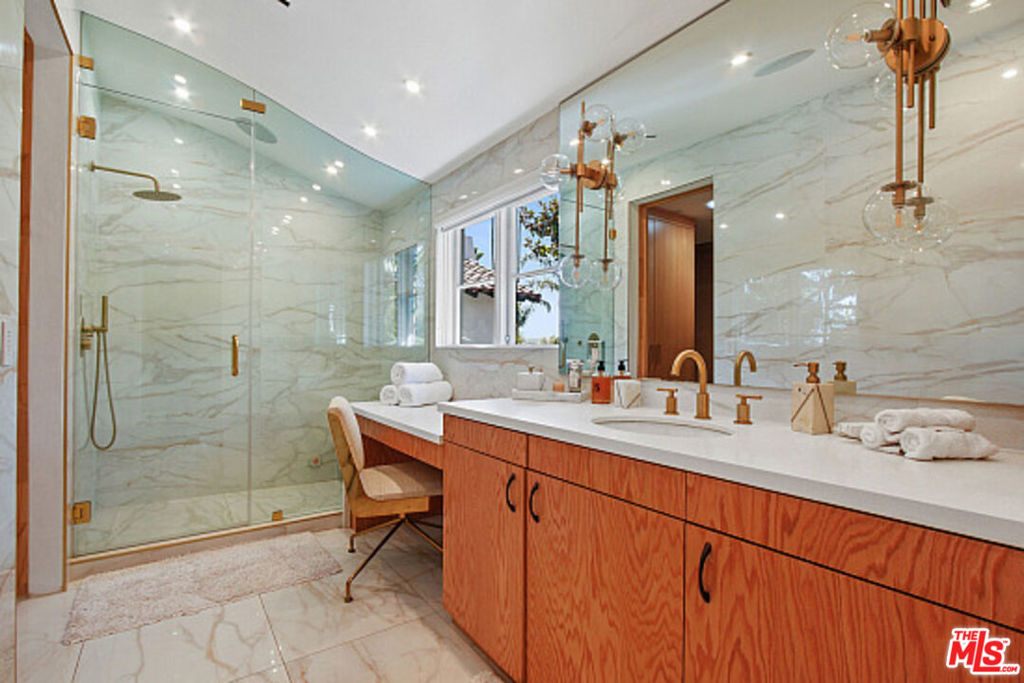 9451 Sunset Boulevard Property Photo 19