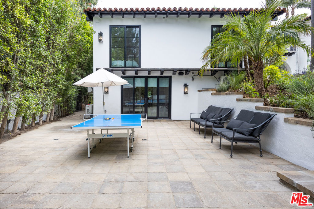 9451 Sunset Boulevard Property Photo 20