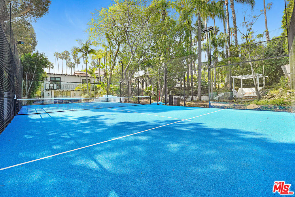 9451 Sunset Boulevard Property Photo 24