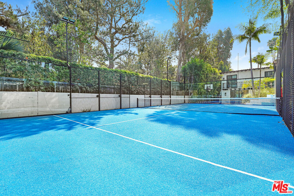 9451 Sunset Boulevard Property Photo 25