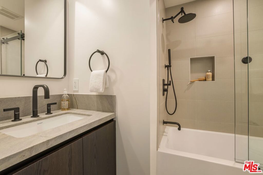 922 West Knoll Drive Property Photo 37
