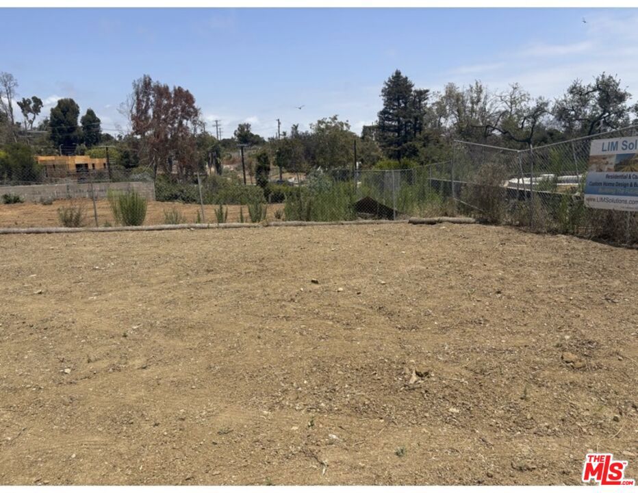 16464 W Sunset Boulevard Property Photo 2