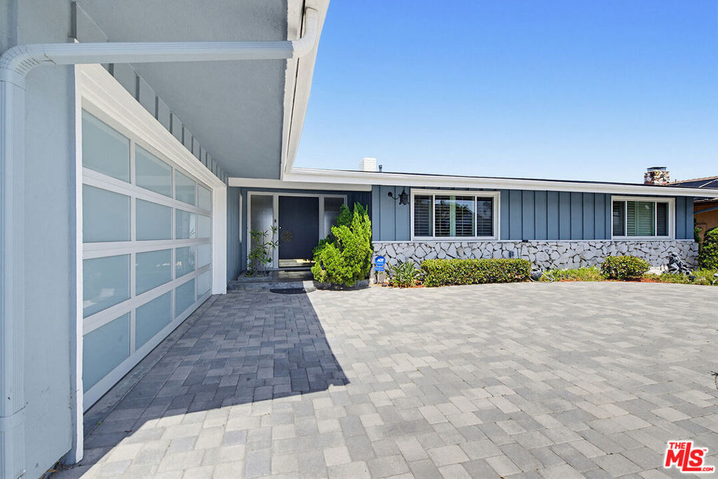 4107 Punta Alta Drive Property Photo 3