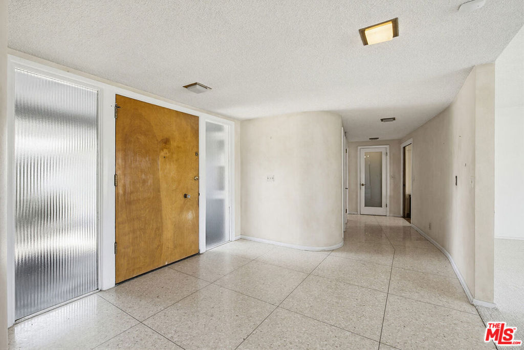 4107 Punta Alta Drive Property Photo 4