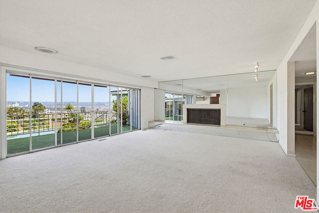 4107 Punta Alta Drive Property Photo 6