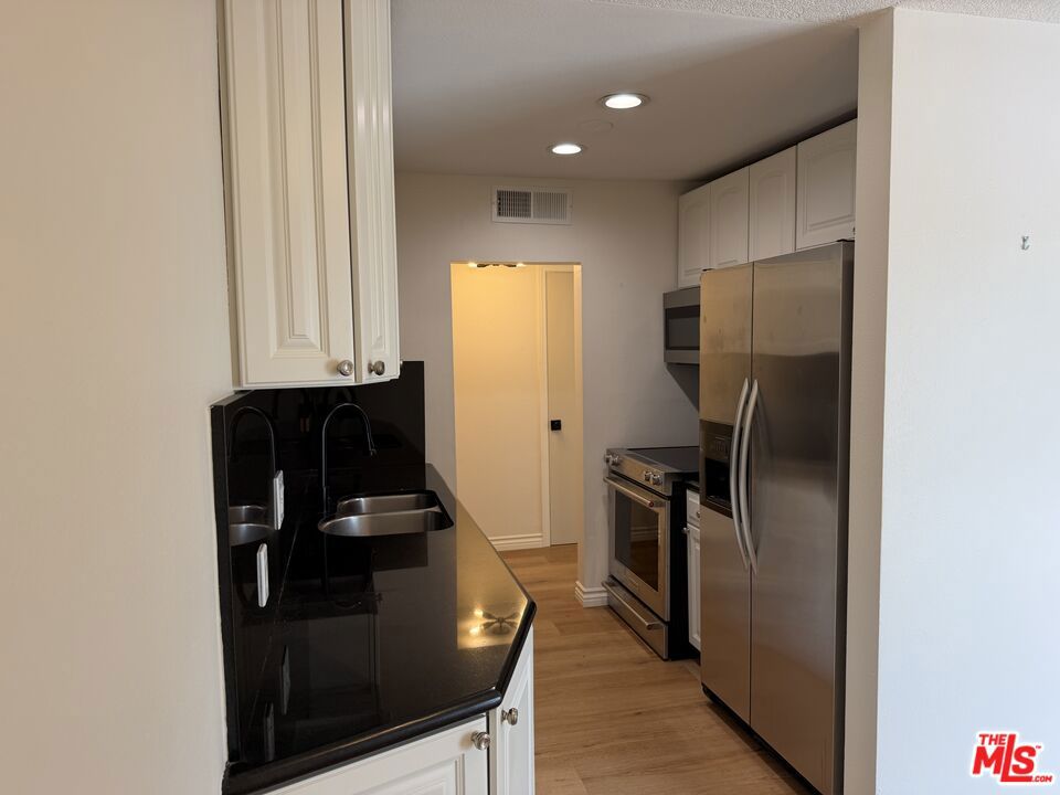 970 Palm Avenue 216 Property Photo 6