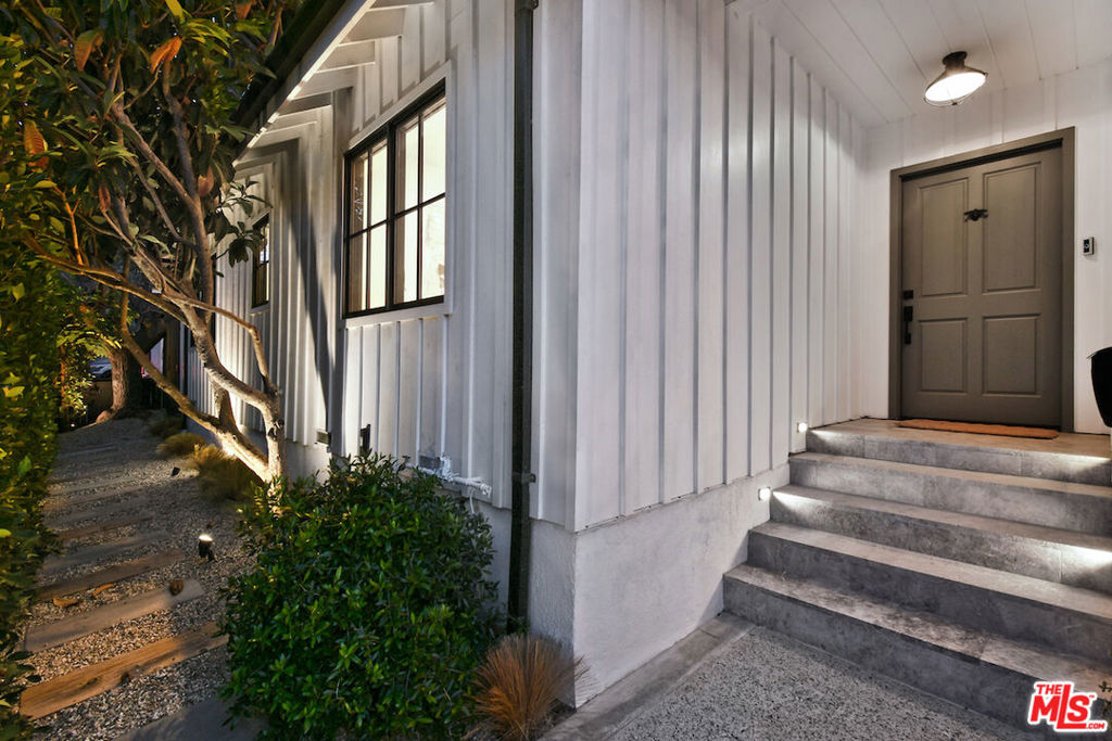 3721 Woodcliff Road Property Photo 4