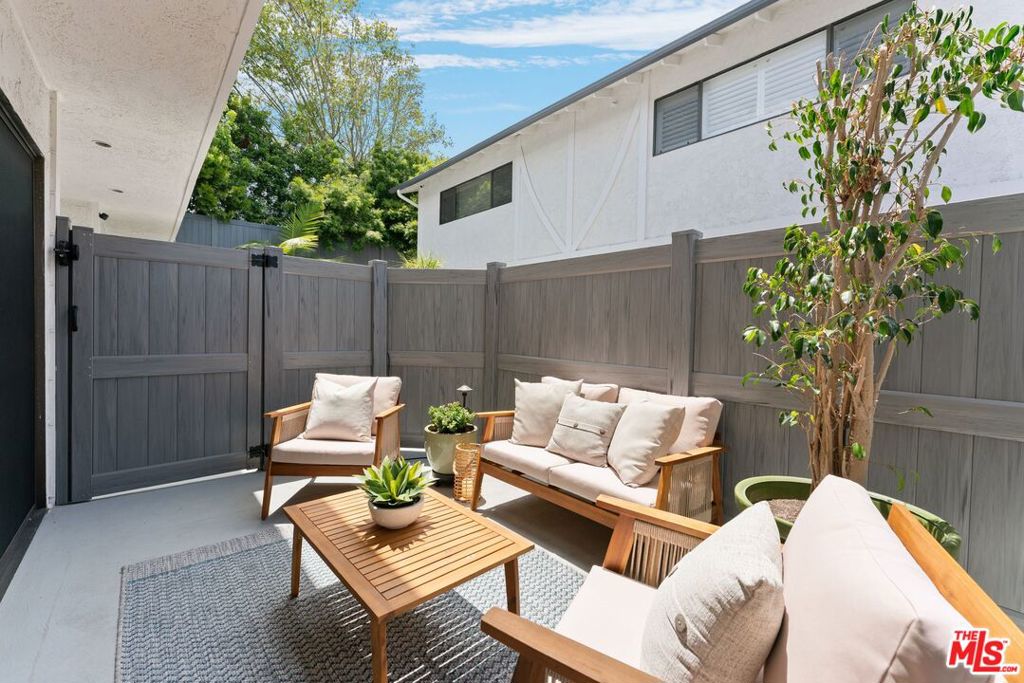 1456 Manhattan Beach Boulevard G Property Photo 8