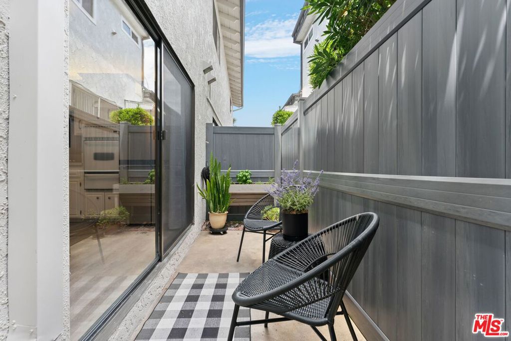 1456 Manhattan Beach Boulevard G Property Photo 15
