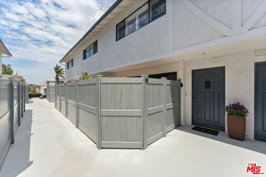 1456 Manhattan Beach Boulevard G Property Photo 25